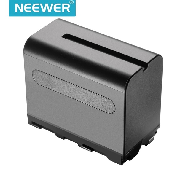 NEEWER 2 Pack NL660 Bi-Color 660 LED Light & Stand Kit + 4 Battery Packs - Picture 5 of 7